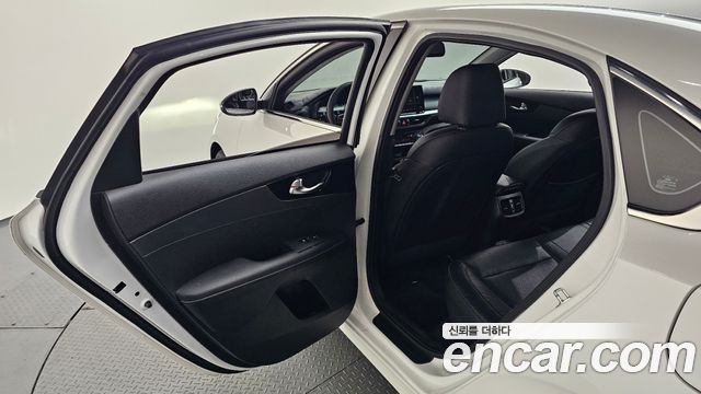 Kia K3 2022 — photo 25