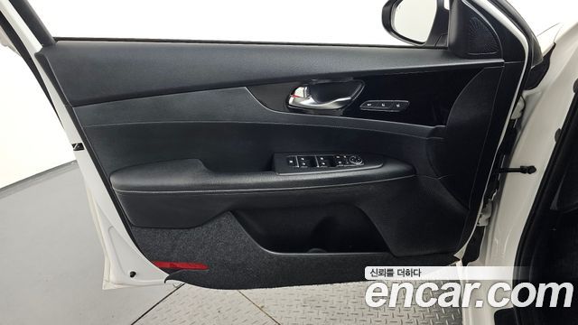 Kia K3 2022 — photo 14