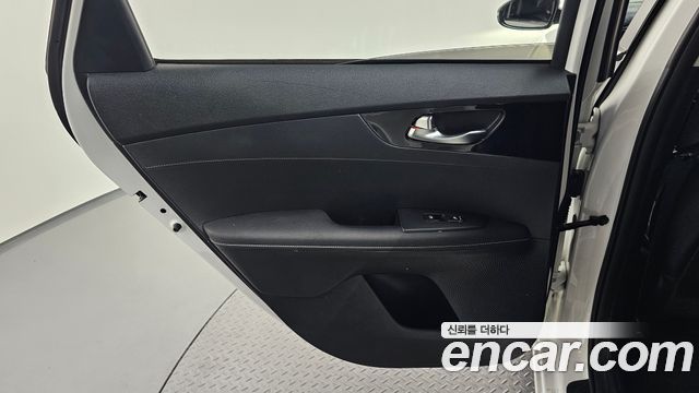 Kia K3 2022 — photo 15