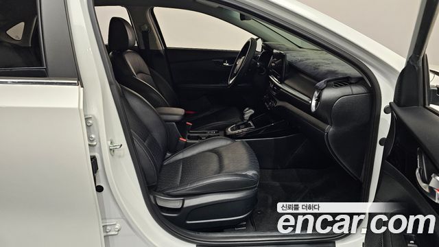 Kia K3 2022 — photo 16