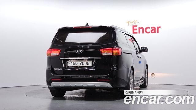 Kia Canival 2016 — photo 4