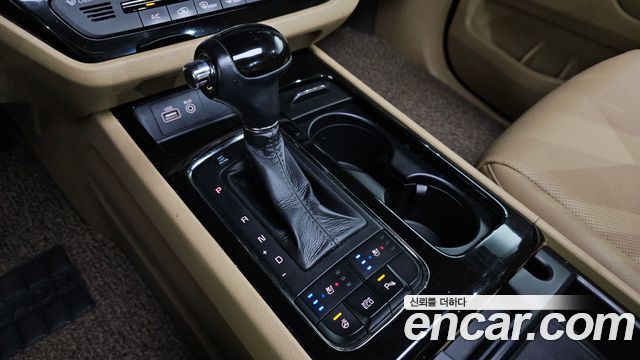 Kia Canival 2016 — photo 12