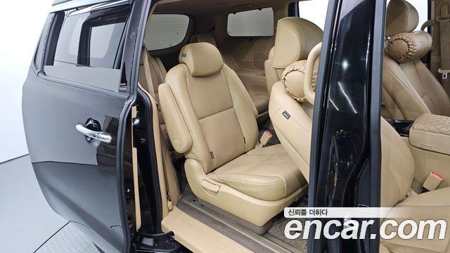 Kia Canival 2016 — photo 17