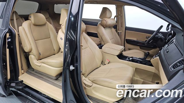 Kia Canival 2016 — photo 18