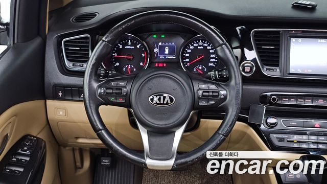 Kia Canival 2016 — photo 19