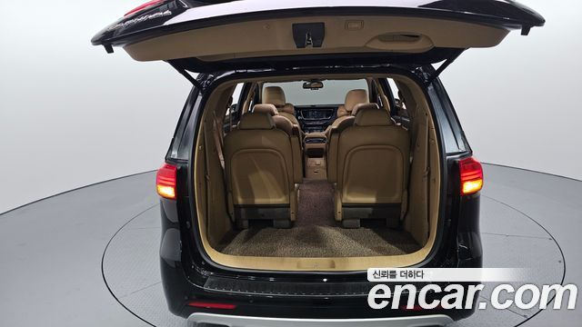 Kia Canival 2016 — photo 26