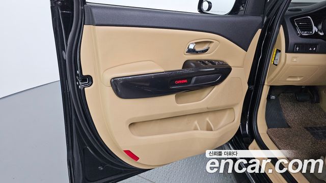 Kia Canival 2016 — photo 14