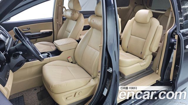 Kia Canival 2016 — photo 16