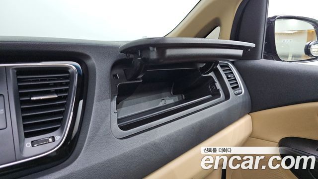 Kia Canival 2016 — photo 33