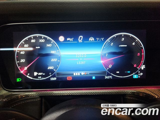 Mercedes-Benz G-Class 2025 — photo 13