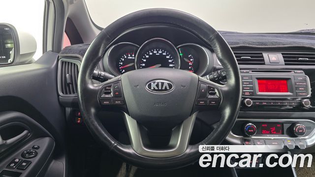 Kia pride 2015 — photo 12
