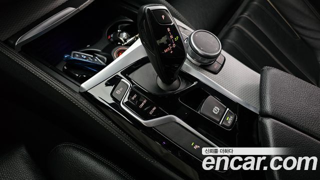 BMW 5-Series 2017 — photo 9