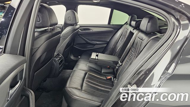BMW 5-Series 2017 — photo 12