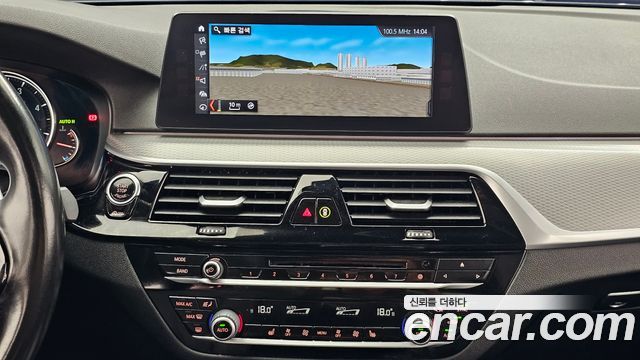 BMW 5-Series 2017 — photo 14