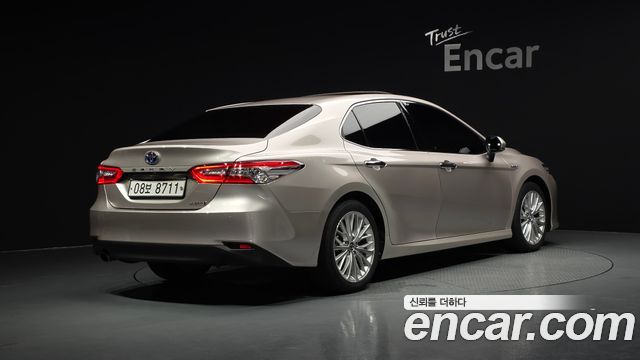 Toyota Camry 2019 — photo 2