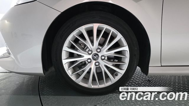 Toyota Camry 2019 — photo 5