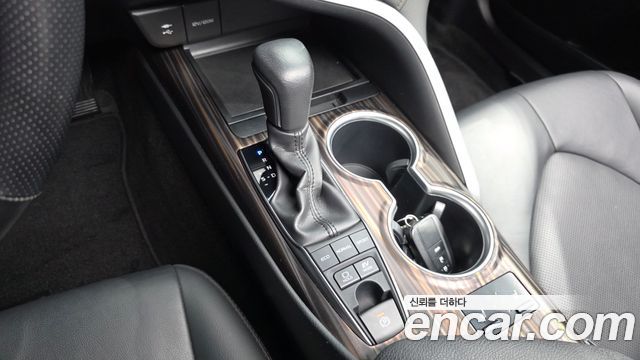 Toyota Camry 2019 — photo 12