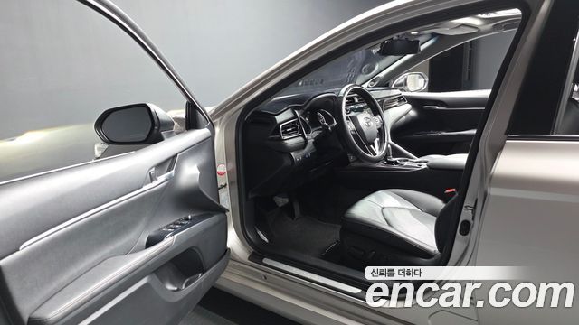 Toyota Camry 2019 — photo 13