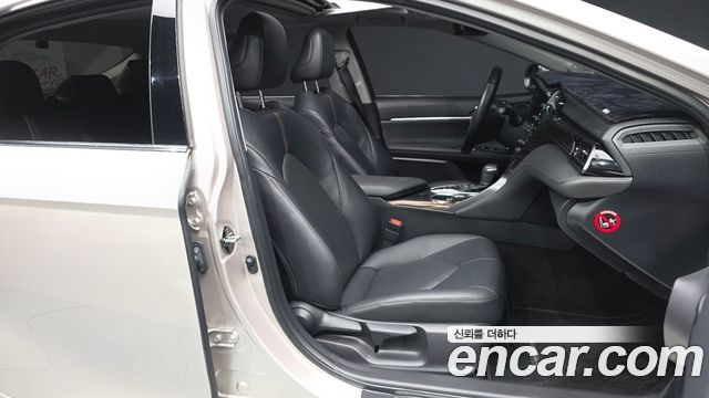 Toyota Camry 2019 — photo 17