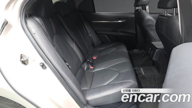 Toyota Camry 2019 — photo 18