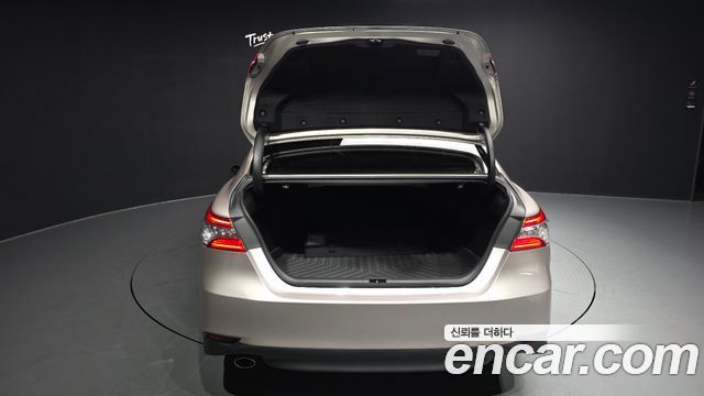 Toyota Camry 2019 — photo 26
