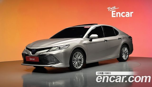 Toyota Camry 2019 — photo 1