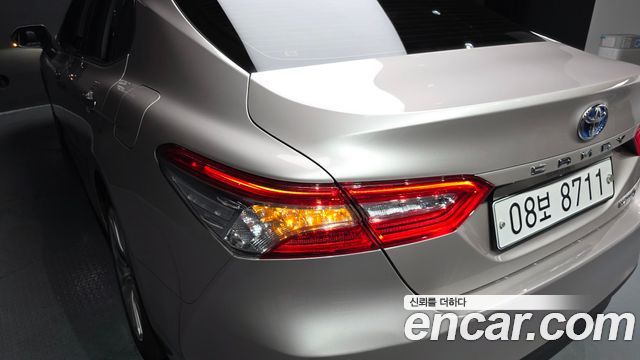 Toyota Camry 2019 — photo 9