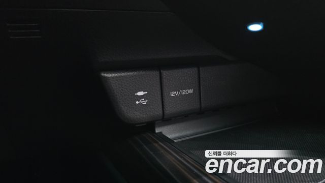 Toyota Camry 2019 — photo 16