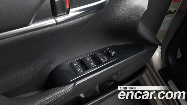 Toyota Camry 2019 — photo 28
