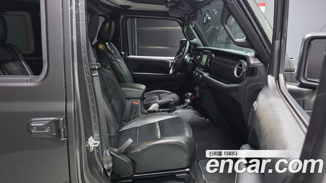 Jeep Wrangler 2020 — photo 17