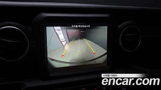 Jeep Wrangler 2020 — photo 21