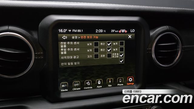 Jeep Wrangler 2020 — photo 22