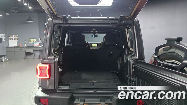 Jeep Wrangler 2020 — photo 26