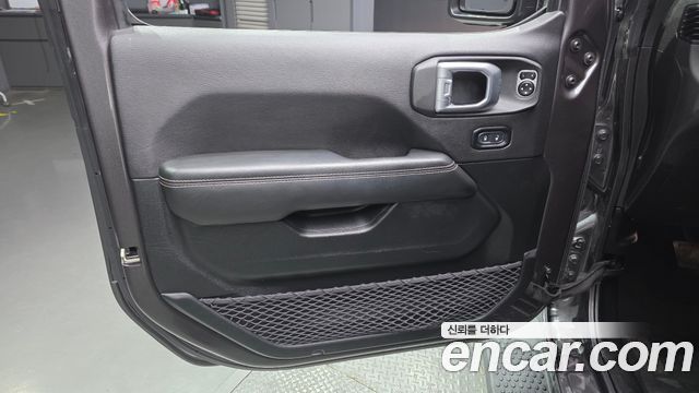 Jeep Wrangler 2020 — photo 14