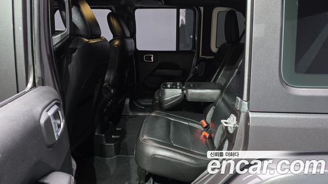Jeep Wrangler 2020 — photo 16