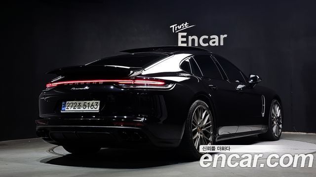 Porsche Panamera 2023 — photo 2
