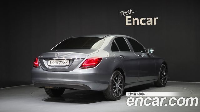 Mercedes-Benz C-Class 2019 — photo 2
