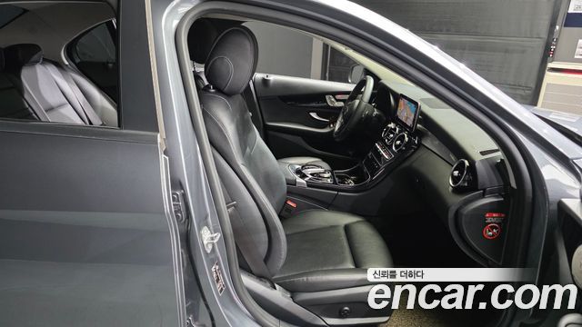 Mercedes-Benz C-Class 2019 — photo 12