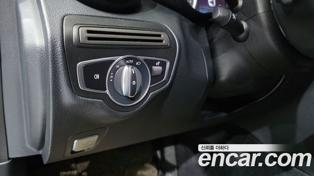 Mercedes-Benz C-Class 2019 — photo 14