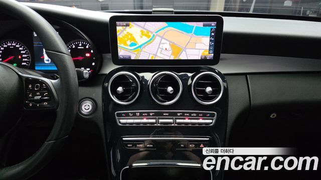 Mercedes-Benz C-Class 2019 — photo 20