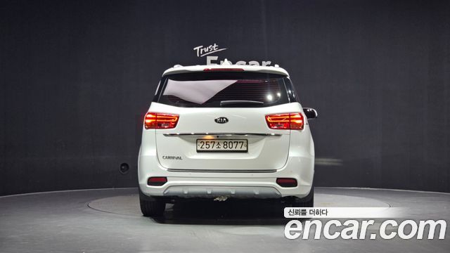 Kia Canival 2020 — photo 4