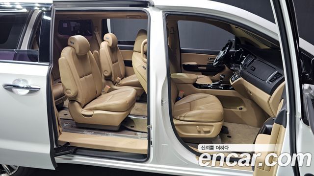 Kia Canival 2020 — photo 16