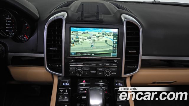 Porsche Cayenne 2016 — photo 13