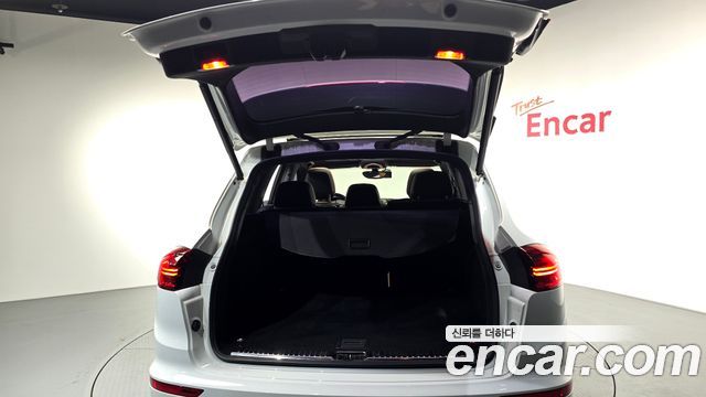 Porsche Cayenne 2016 — photo 19