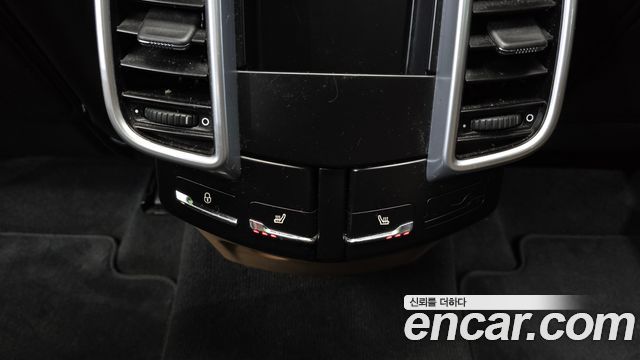 Porsche Cayenne 2016 — photo 20