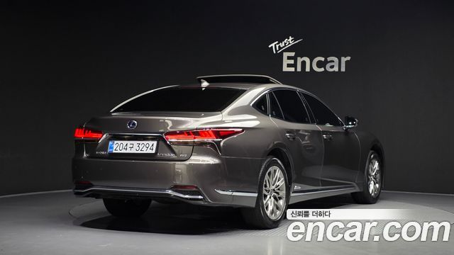 Lexus LS 2018 — photo 2