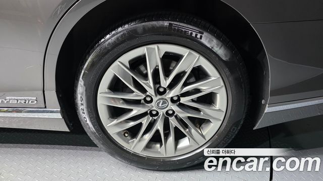Lexus LS 2018 — photo 5