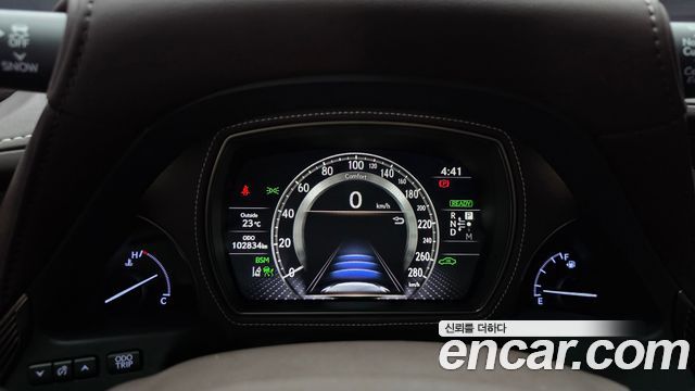 Lexus LS 2018 — photo 11