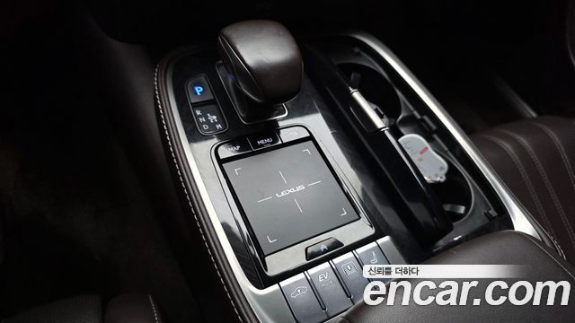 Lexus LS 2018 — photo 12