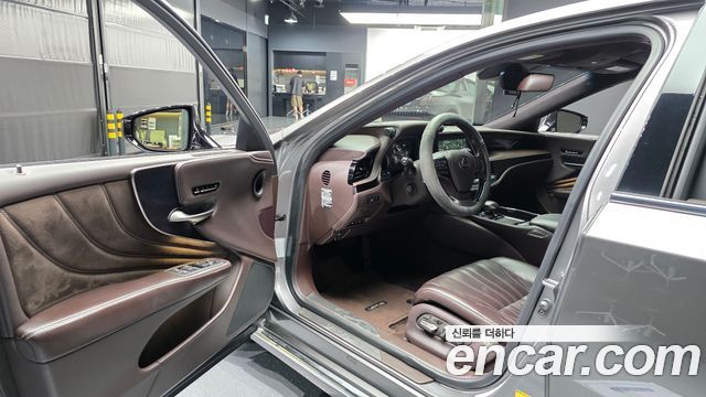 Lexus LS 2018 — photo 13